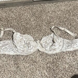 Beige VS Bra